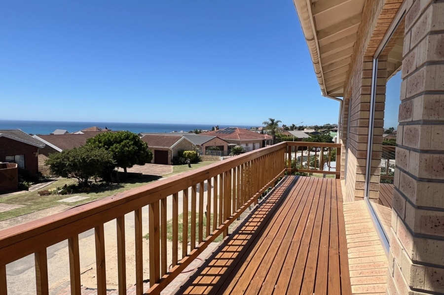 3 Bedroom Property for Sale in Wavecrest Eastern Cape